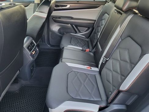 Used 2024 Volkswagen Atlas Peak Edition SE image 22