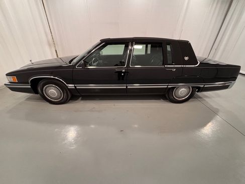 Used 1993 Cadillac Fleetwood Sedan image 8