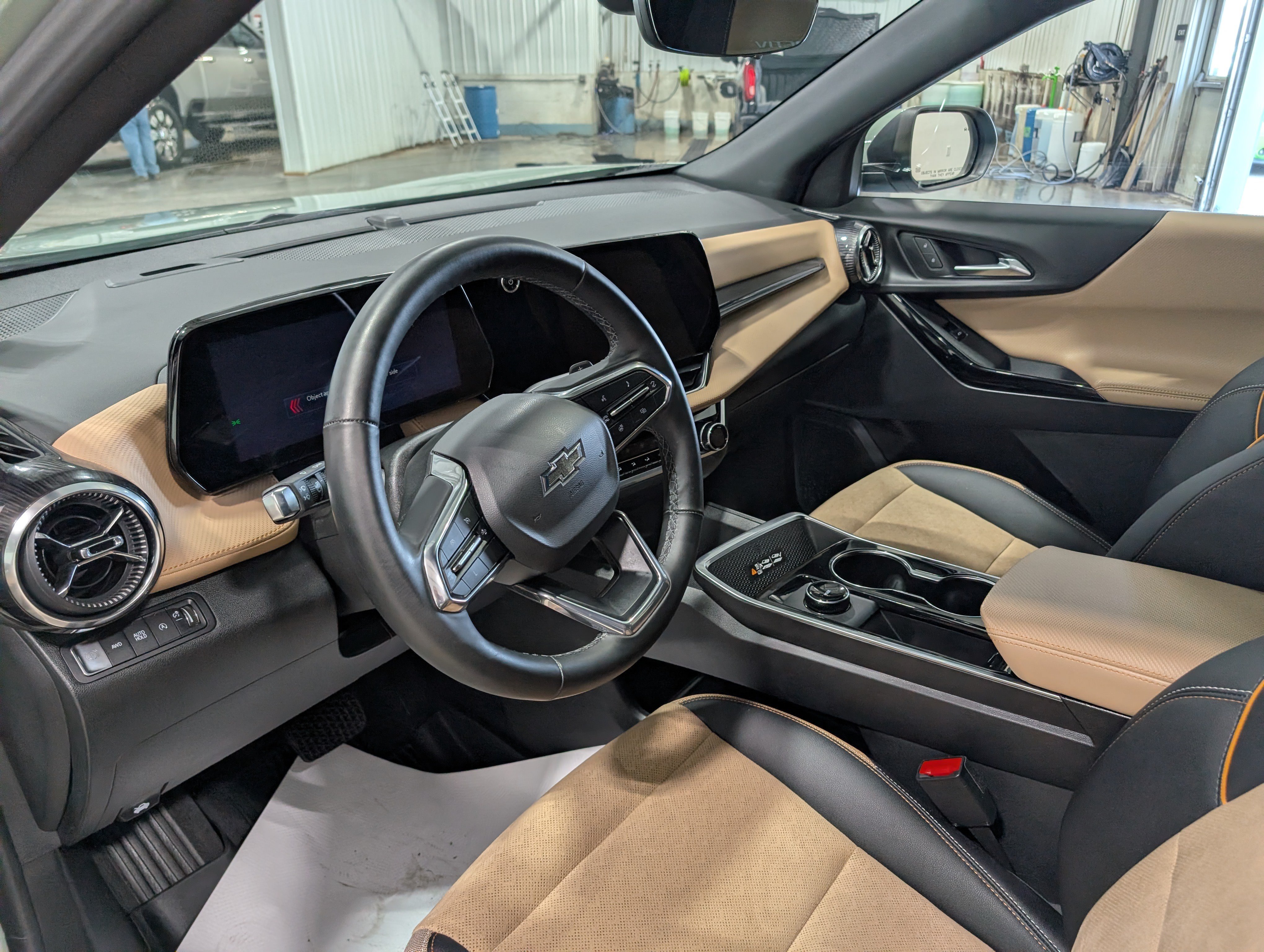 Used 2025 Chevrolet Equinox ACTIV w/ Safety and Technology Package AWD/4WD image 13