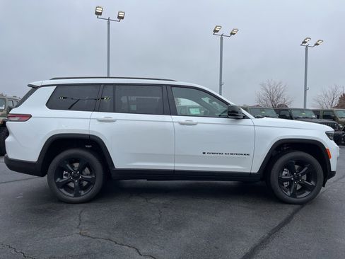 New 2025 Jeep Grand Cherokee L Limited w/ Black Appearance Package image 47