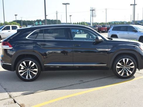 Used 2022 Volkswagen Atlas Cross Sport SEL Premium R-Line AWD/4WD image 4