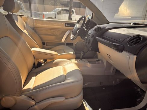 Used 2008 Volkswagen Beetle SE image 19