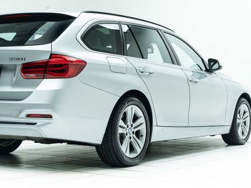 Used 2018 BMW 330i xDrive Wagon AWD/4WD image 13