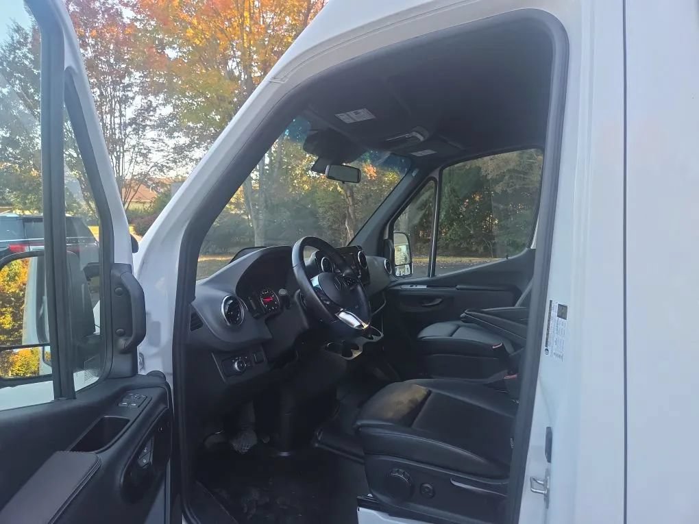 Used 2025 Mercedes-Benz Sprinter 2500 image 5