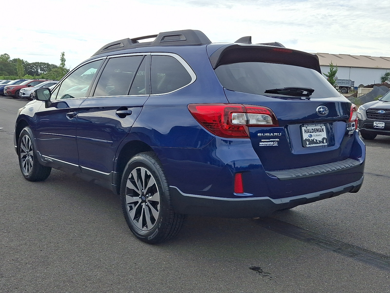Used 2017 Subaru Outback 2.5i Limited AWD/4WD image 5