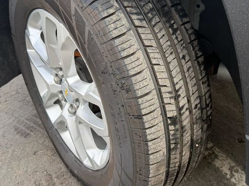 Used 2021 Chevrolet Traverse LT image 21