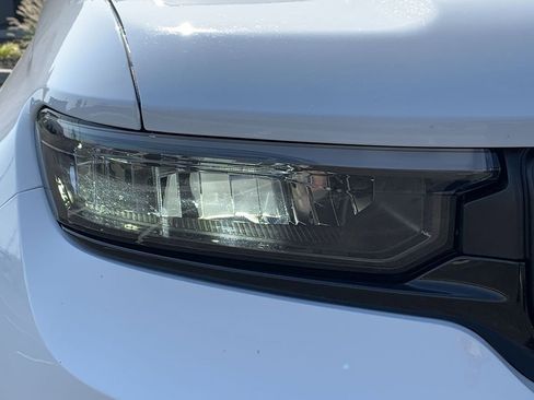 Used 2024 Jeep Grand Cherokee L Laredo image 10