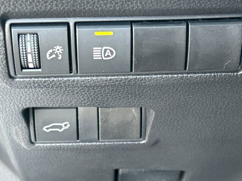 Used 2025 Toyota Corolla Cross XLE image 28