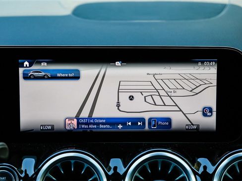 New 2025 Mercedes-Benz GLA 250 image 12