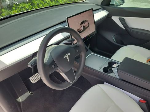 Used 2022 Tesla Model Y Performance AWD/4WD image 17