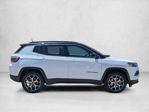 Used 2025 Jeep Compass Limited AWD/4WD image 4