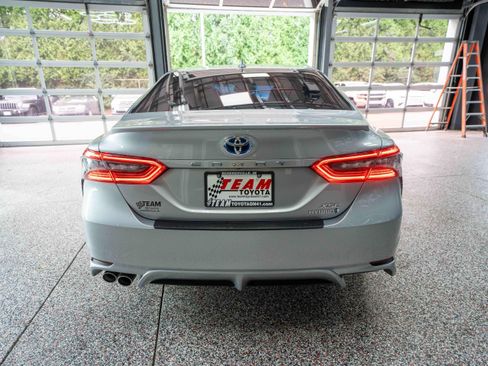 Used 2022 Toyota Camry XSE w/ Navigation Upgrade Package FWD image 3