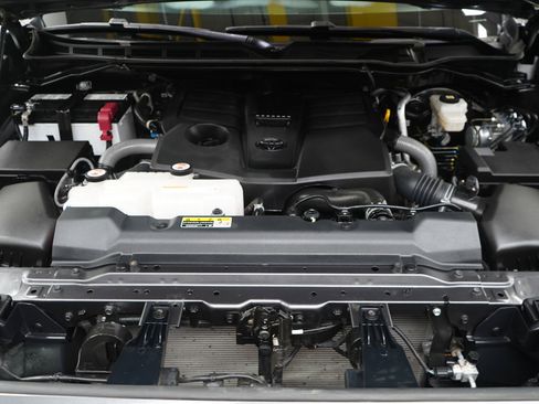 Used 2024 Toyota Tundra Limited AWD/4WD image 36