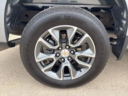 Used 2025 Chevrolet Silverado 1500 LT image 10