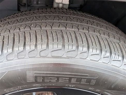 Used 2023 Land Rover Defender 110 X-Dynamic SE image 11