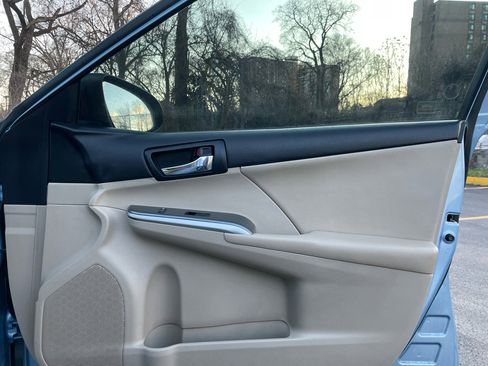 Used 2013 Toyota Camry XLE image 23