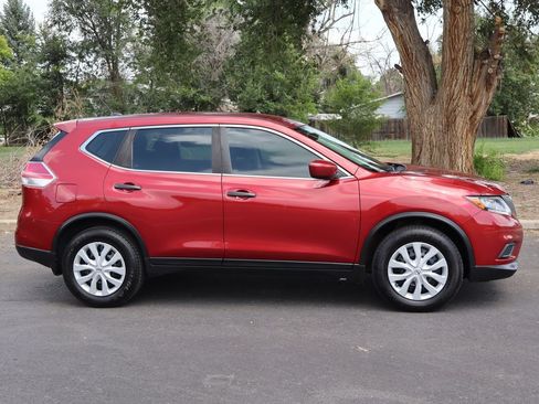 Used 2016 Nissan Rogue S AWD/4WD image 3