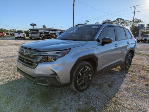 Used 2025 Subaru Forester Limited AWD/4WD image 8