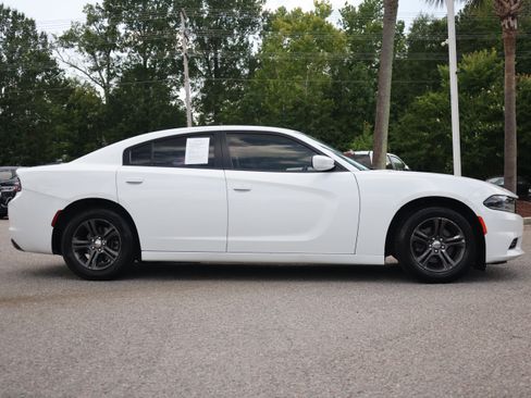 Used 2020 Dodge Charger SXT RWD image 6
