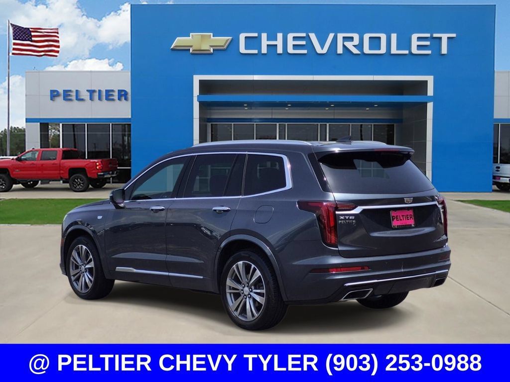 Used 2021 Cadillac XT6 Premium Luxury FWD image 3