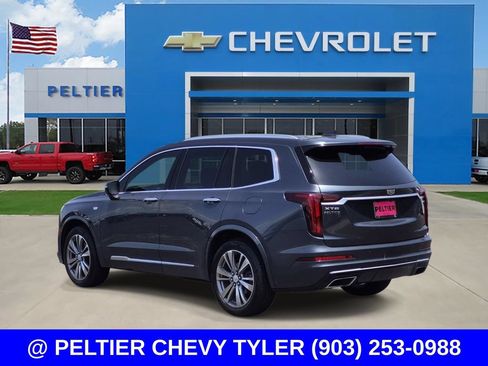 Used 2021 Cadillac XT6 Premium Luxury FWD image 3