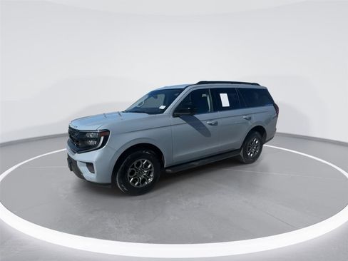 Certified 2025 Ford Expedition Active image 4