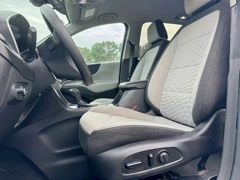 Used 2021 Chevrolet Equinox LS w/ LS Convenience Package image 27