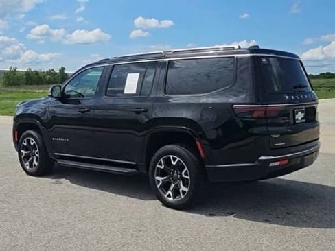 Used 2023 Jeep Wagoneer Series III w/ Preferred Equipment Group image 6