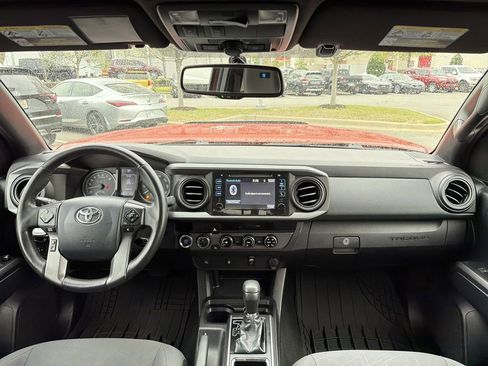 Used 2017 Toyota Tacoma TRD Off-Road w/ Tow Package image 19