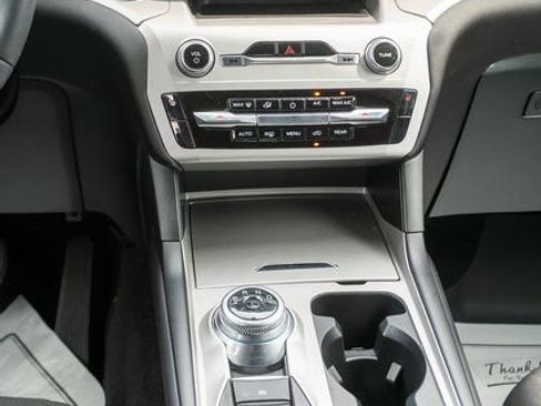 Used 2023 Ford Explorer XLT AWD/4WD image 15