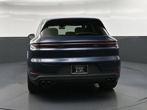 Certified 2025 Porsche Cayenne AWD/4WD image 7