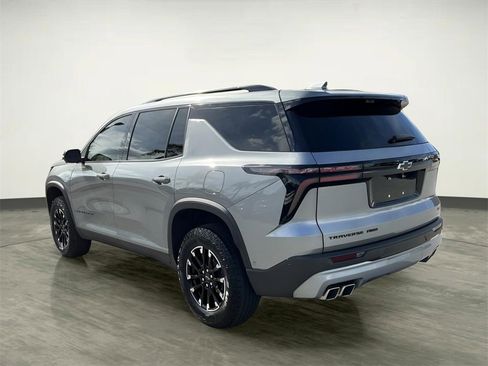 Used 2024 Chevrolet Traverse Z71 w/ Enhanced Driving Package image 5