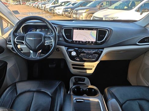 Used 2021 Chrysler Pacifica Touring-L image 5