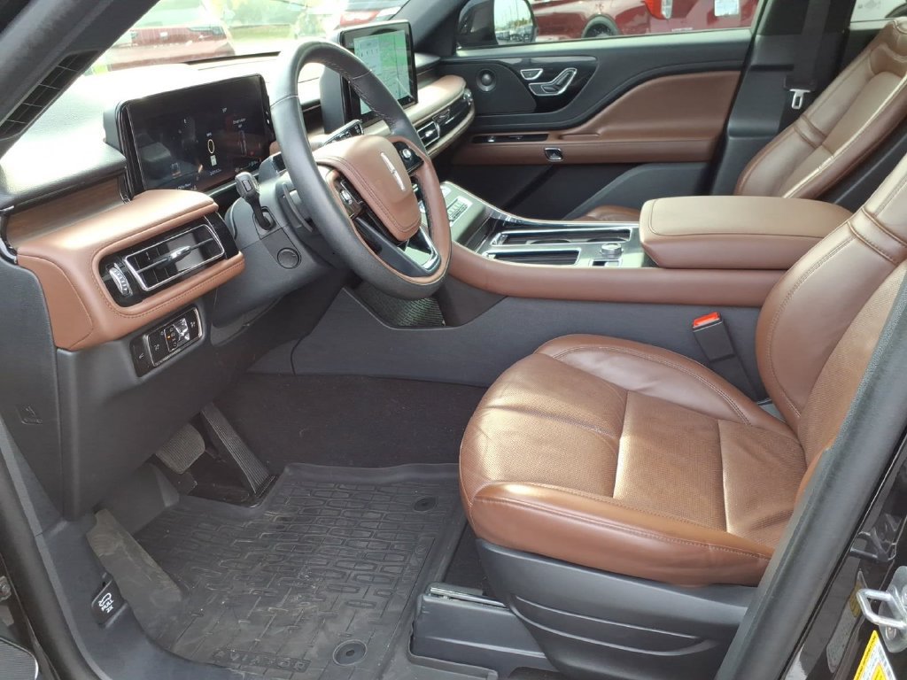 Used 2025 Lincoln Aviator Reserve w/ Jet Appearance Package AWD/4WD image 10