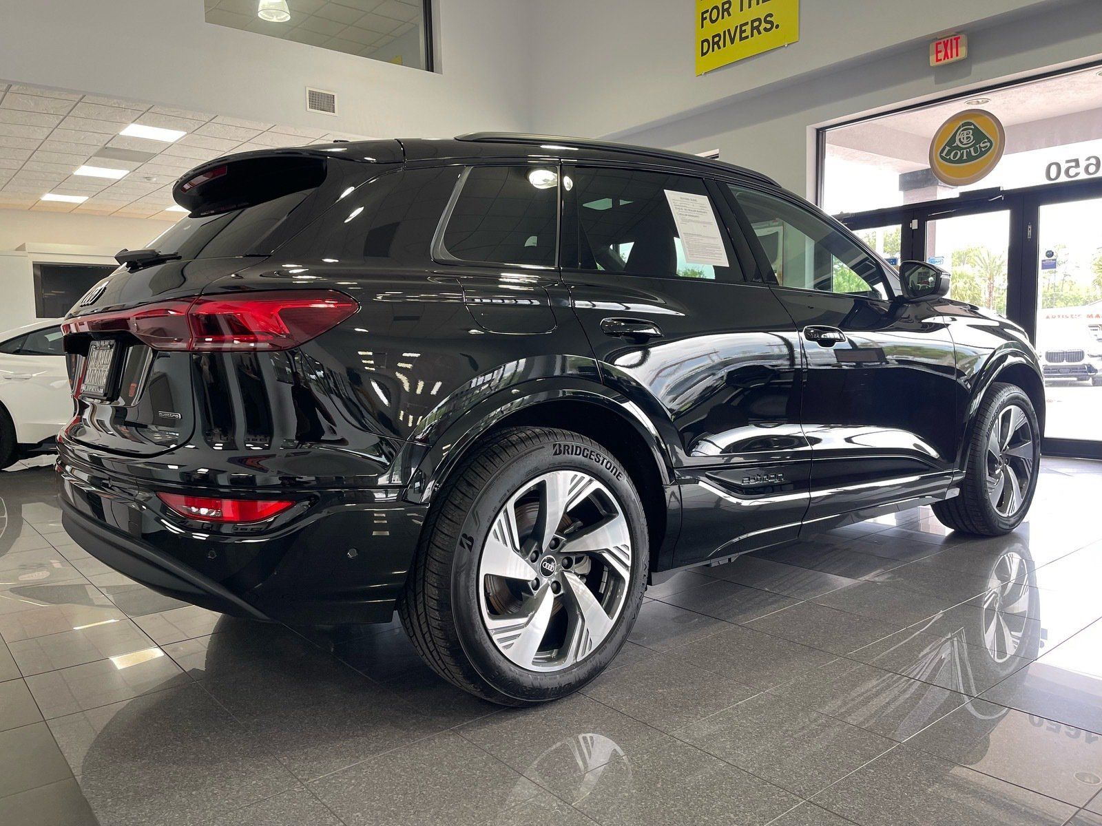 Used 2025 Audi Q6 e-tron Premium Plus w/ Premium Plus AWD/4WD image 4