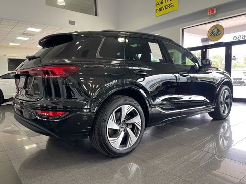 Used 2025 Audi Q6 e-tron Premium Plus w/ Premium Plus AWD/4WD image 4
