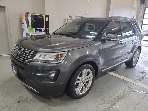 Used 2016 Ford Explorer Limited w/ Equipment Group 301A FWD image 2