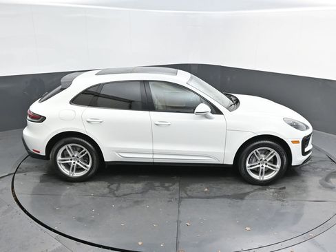 Certified 2022 Porsche Macan image 35