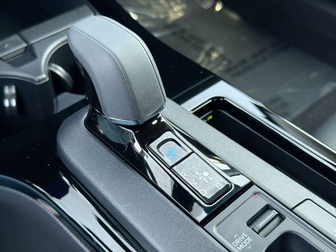 Used 2025 Toyota Prius XLE image 34