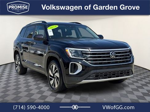 Used 2024 Volkswagen Atlas SE FWD image 2
