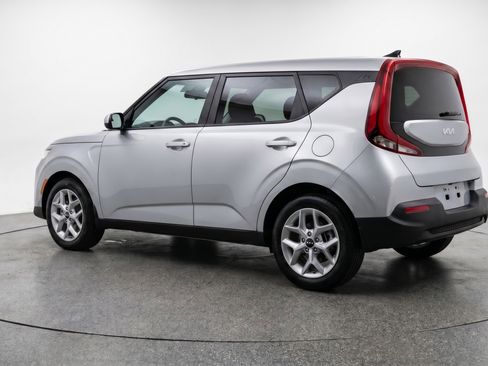 Used 2025 Kia Soul LX w/ LX Technology Package FWD image 6