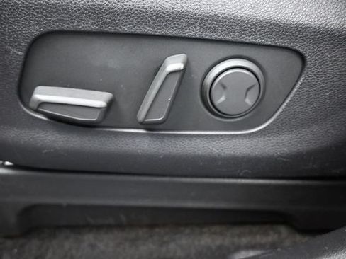 Used 2024 Kia Carnival EX FWD image 32