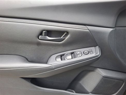 Used 2025 Nissan Sentra S image 13