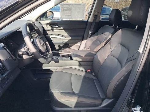 New 2025 Nissan Pathfinder SL w/ SL Premium Package image 10