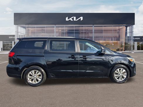 Certified 2018 Kia Sedona LX w/ LX Essentials Premium Package image 3