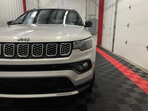 Used 2025 Jeep Compass Limited AWD/4WD image 8