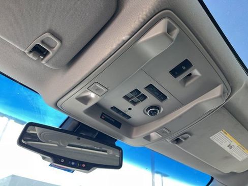 Used 2019 Chevrolet Suburban Premier image 20