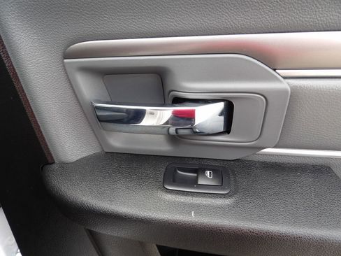 Used 2022 RAM 1500 Classic SLT image 33