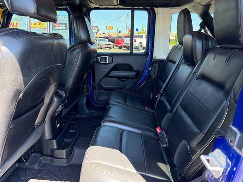 Used 2020 Jeep Wrangler Unlimited Sahara w/ Uconnect 4C Nav & Sound Group AWD/4WD image 13