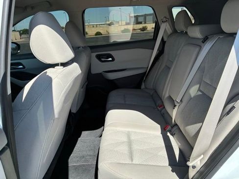 Certified 2024 Nissan Rogue SV FWD image 18
